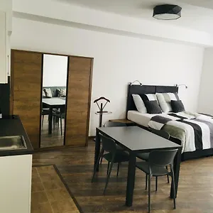 like-home-apartments-prague.praguehotelsweb.com/